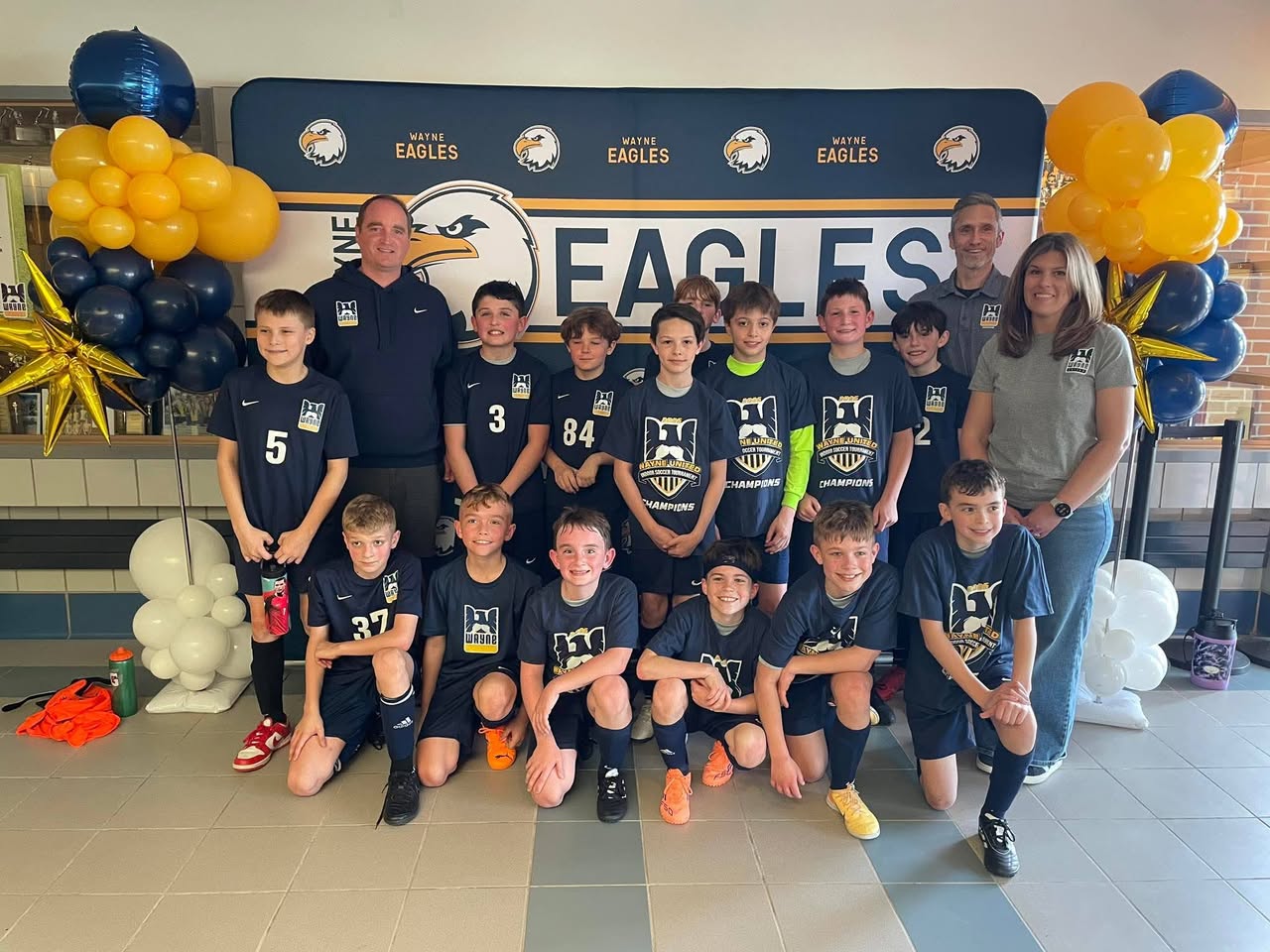 Full squad in Wayne United kit in front of the Wayne Eagles backdrop